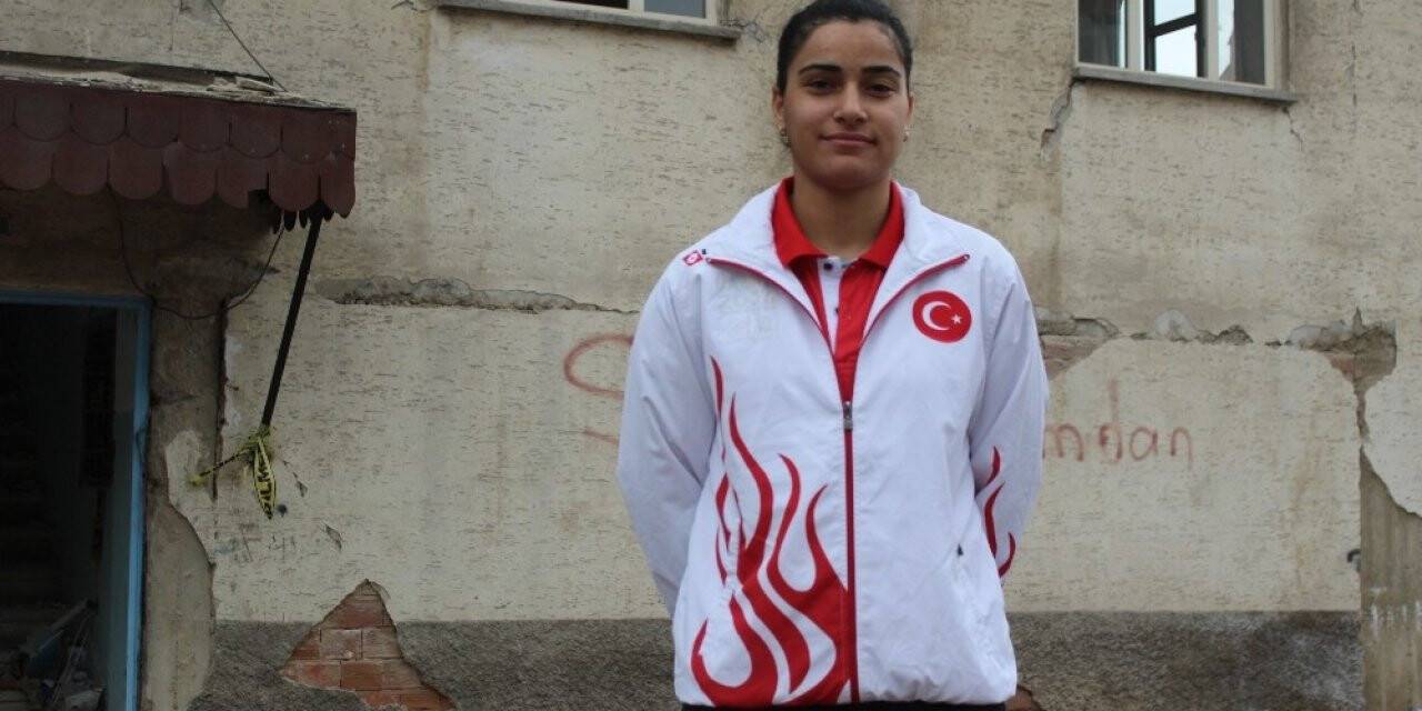 Milli badmintoncu Aliye, Elazığ Belediyespor’da