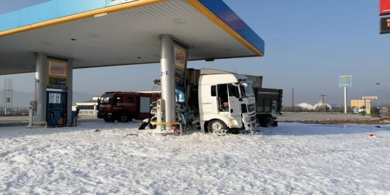 İstasyona dalan tır faciaya yol açıyordu