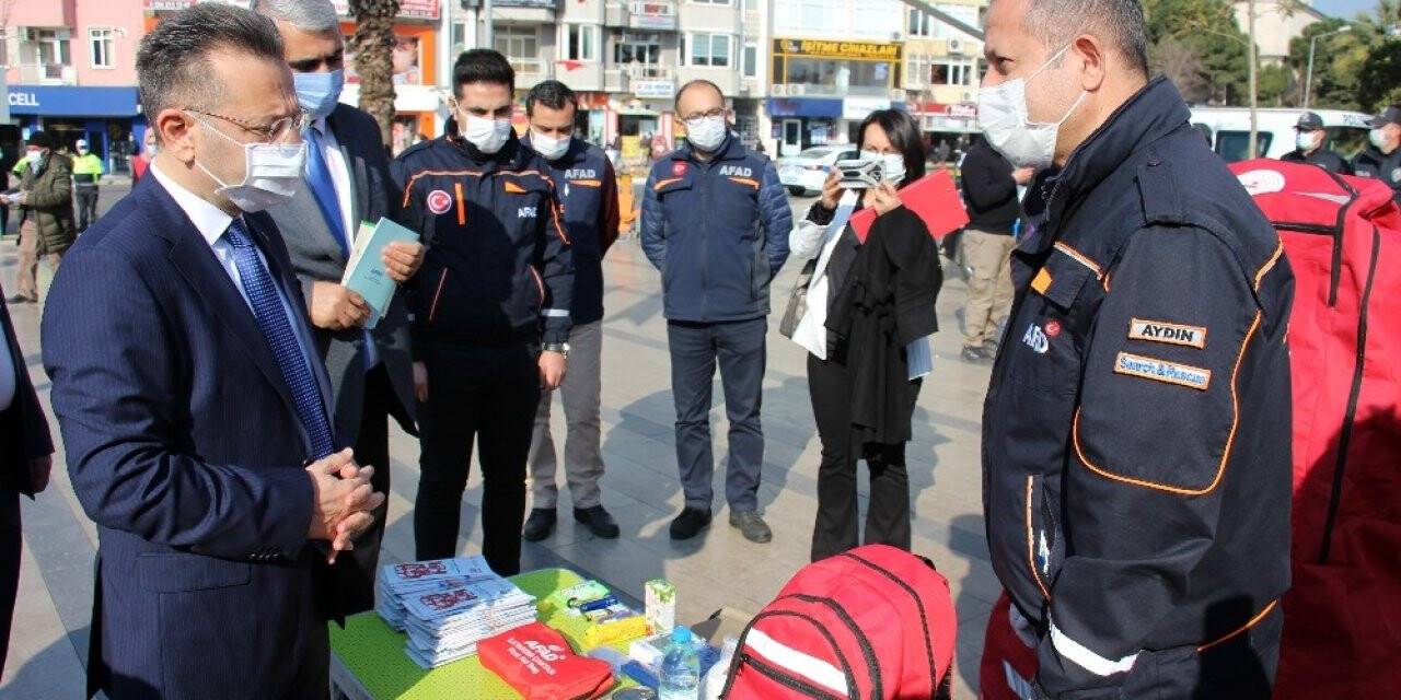 Vali Aksoy, AFAD Çadırını Ziyaret Etti