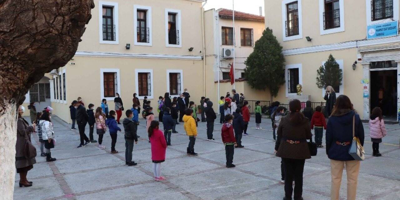 Kuşadası’nda okullar yüzyüze eğitime başladı