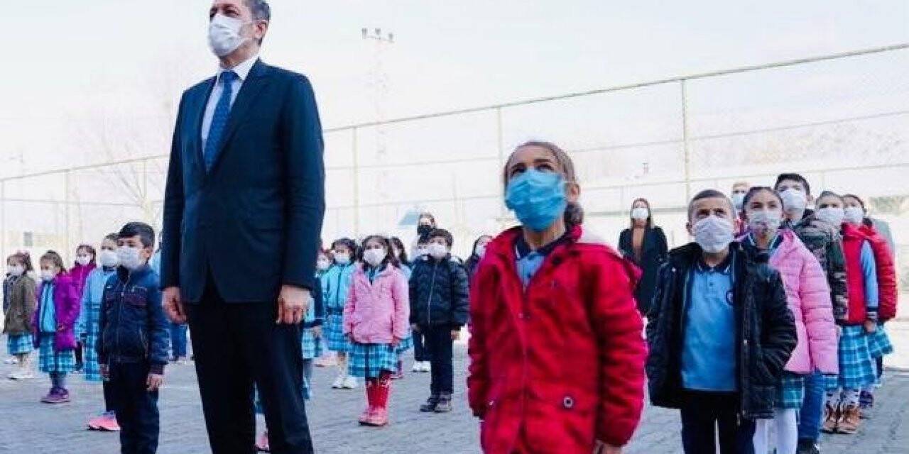 Bakan Selçuk: “Şükür ki bugün bazı illerimiz tüm kademelerde yüz yüze eğitime başladı”
