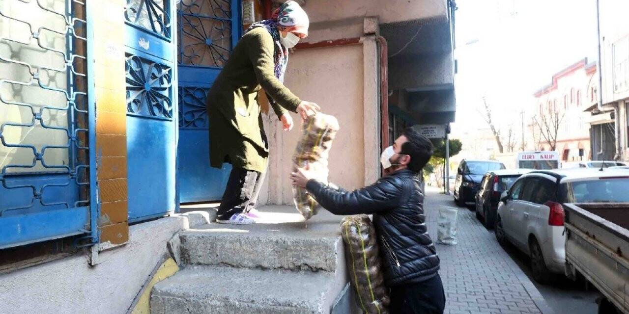 Bağcılar’da 10 bin aileye 200 ton patates yardımı