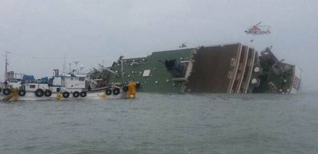 470 yolcu taşıyan gemi battı