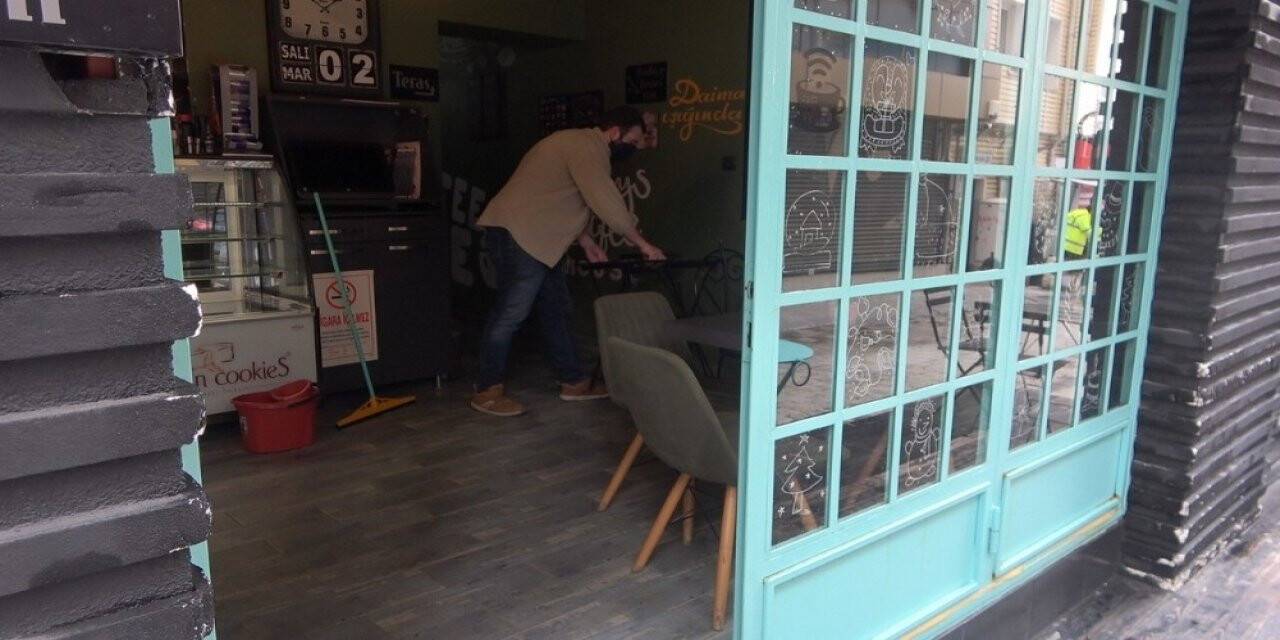 Kafe ve restoranlar ilk masa müşterilerini almaya başladı