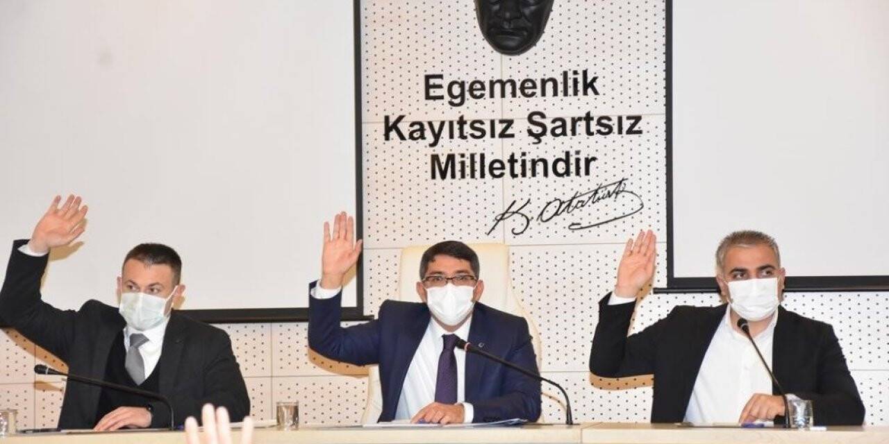 Şehzadeler Belediyesi esnafın pandemi yüküne omuz verdi