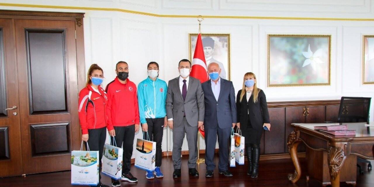 Dünya rekoru kıran sporcudan Kaymakam Türkman’a ziyaret
