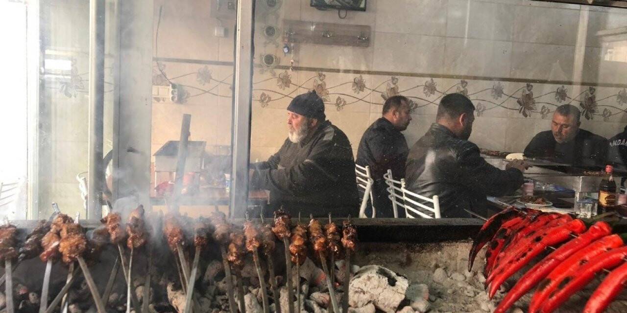 Ocak başında kebap ciğer keyfi