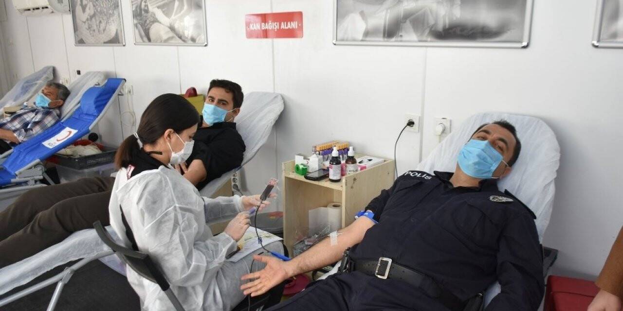 Buharkent’te kan bağışı rekoru kırıldı
