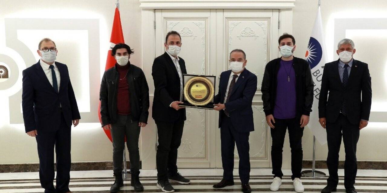 Başkan Böcek başarılı sporcuları ağırladı