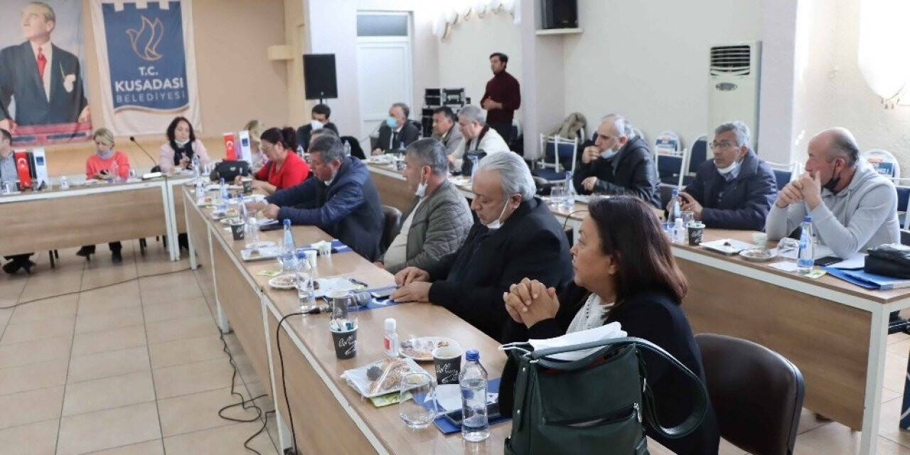 Başkan Ömer Günel muhtarlarla buluştu, sorunlarını dinledi