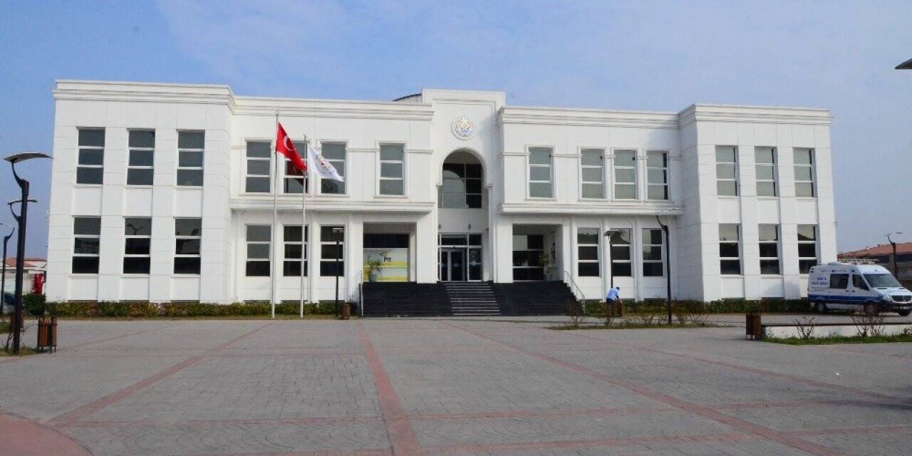 Erenler’de kumaş pazarına korona engeli