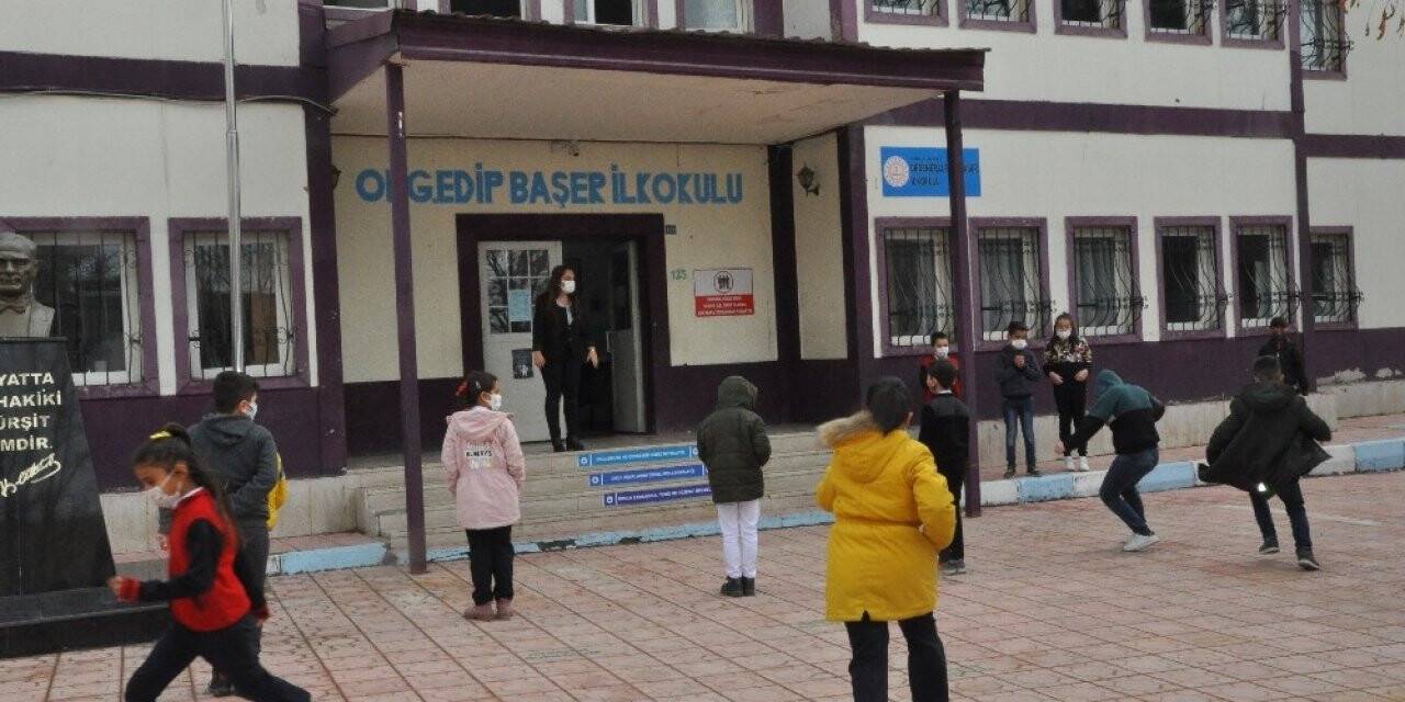 Şırnak’ta yeni kontrollü normalleşme başladı esnaf iş yerini açtı, öğrenciler okula koştu