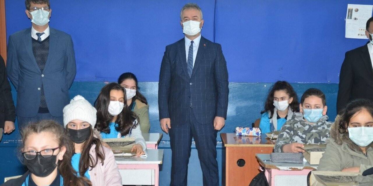 19 Mayıs Belediyesi’nden öğrencilere ’hoş geldin’ hediyesi