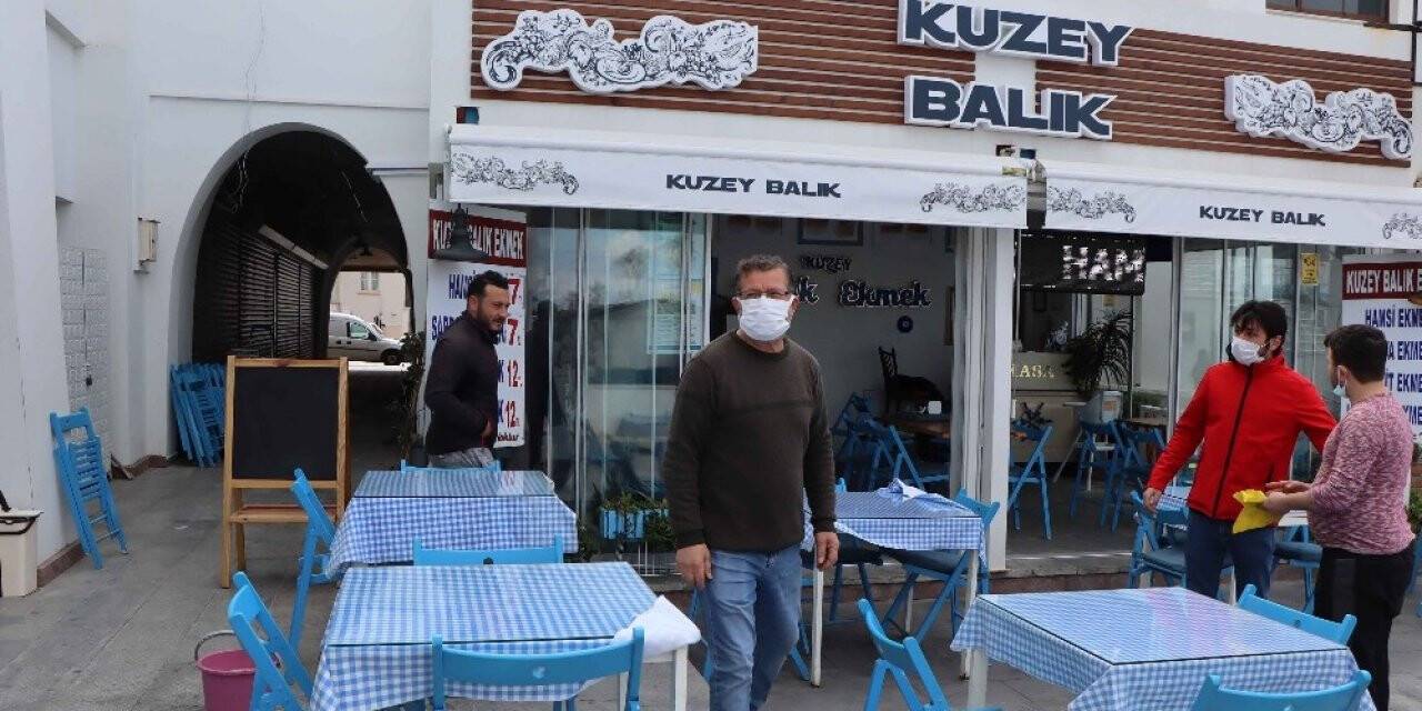 Kuşadası’nda normalleşme süreci başladı, lokantalar ve kafeler açıldı