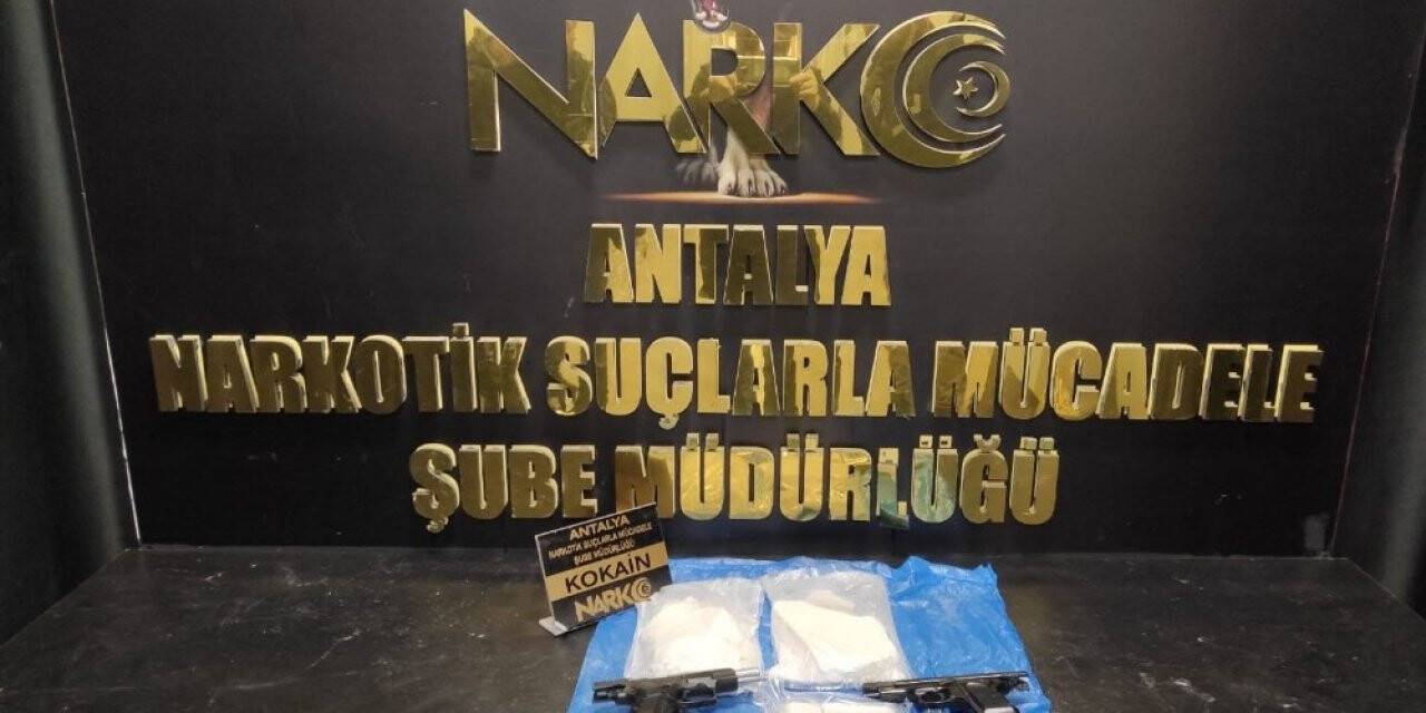İstanbul’dan Antalya’ya uyuşturucu getiren 2 şahıs tutuklandı