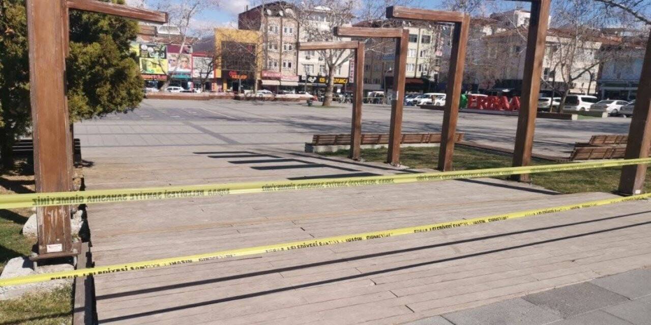 Mutant virüsün yoğun olduğu ilçede parklar kapatıldı