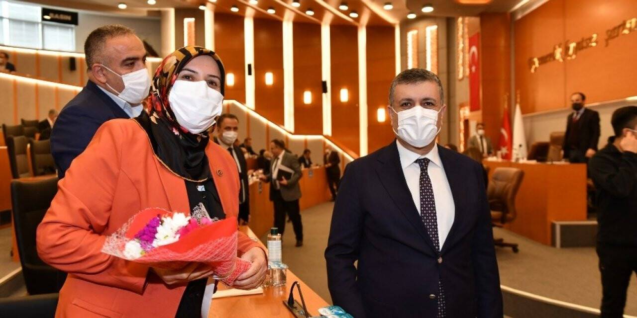 Başkan Bozkurt kadın meclis üyelerinin emekçi kadınlar gününü kutladı