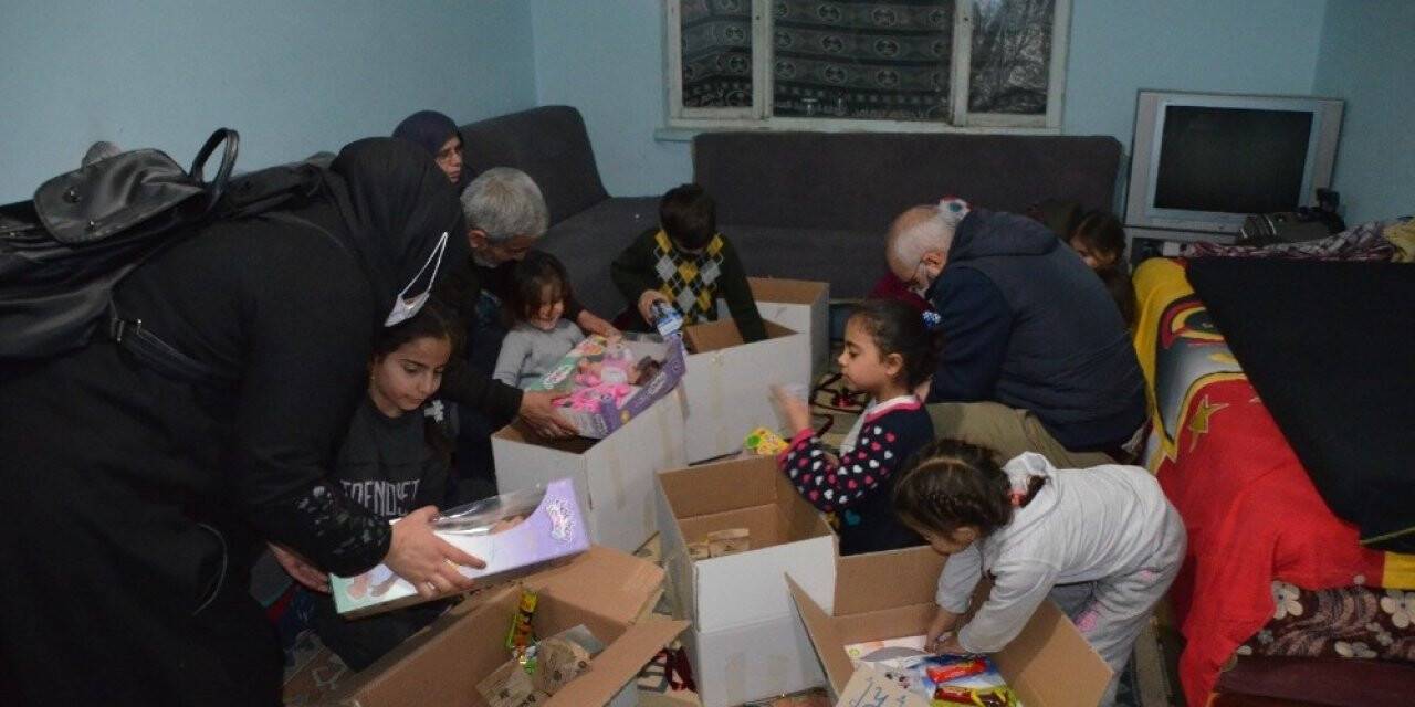 Çocuklarının doğum gününde yetim ve öksüzleri sevindirdiler