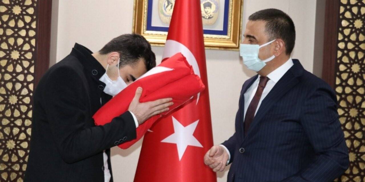 Çanakkale Şehitliğine götürülecek şanlı Türk bayrağı Siirt’ten yola çıktı