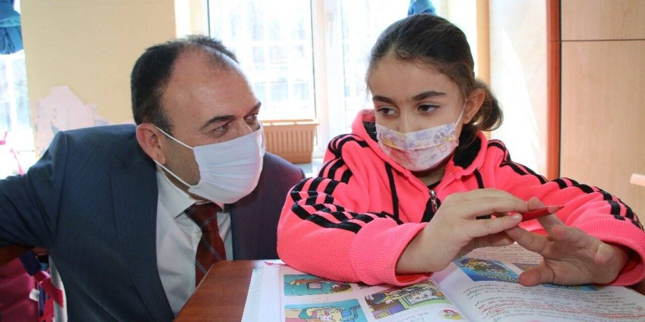 İl Milli Eğitim Müdürü Çandıroğlu ilk ders zilini çaldı