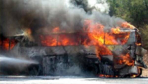 Yolcu otobüsü, hareket halinde yandı: 6 ölü!