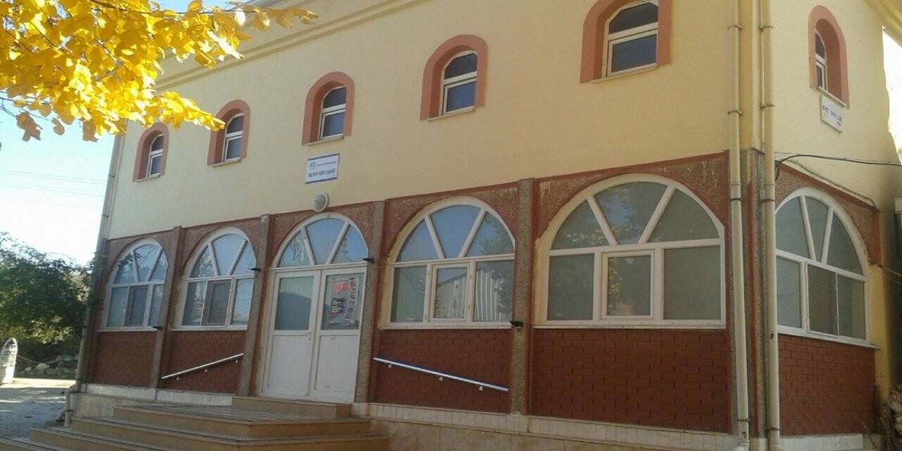 Gençler için köye kütüphane kuracak