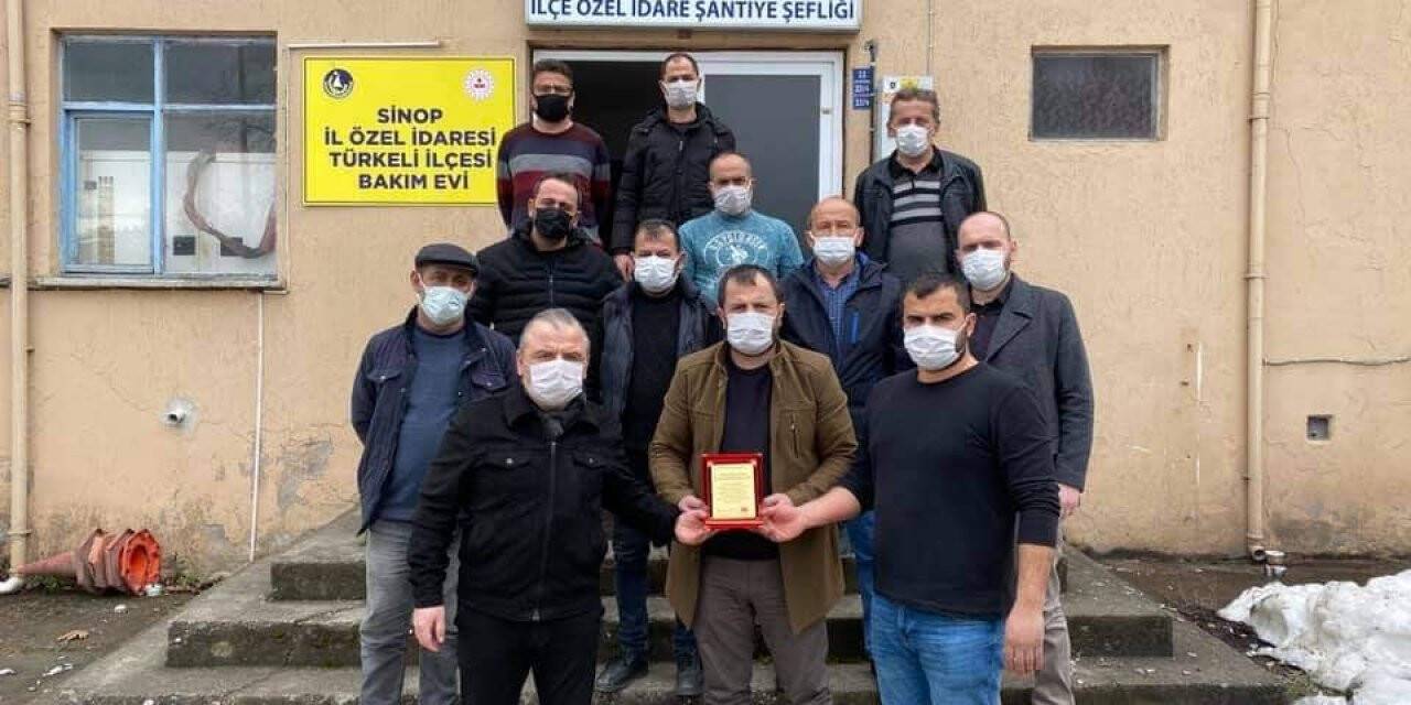 Türkeli MHP’den emekçilere "teşekkür" plaketi