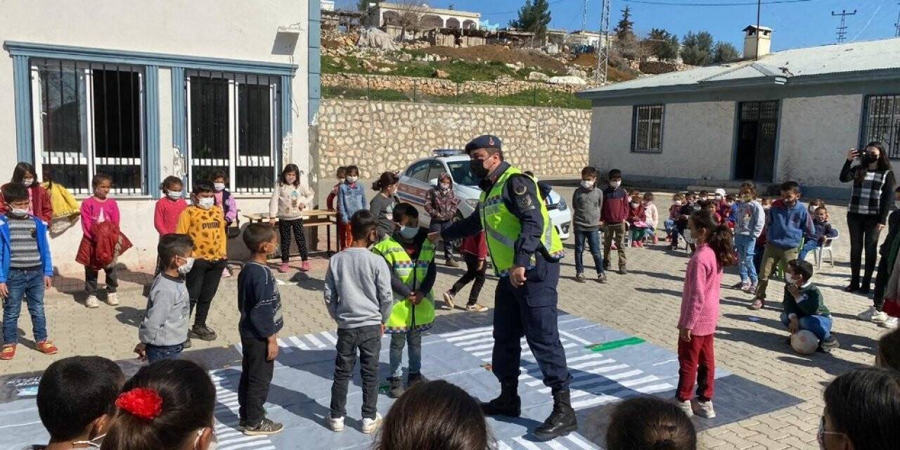 Jandarma ve polisten öğrencilere eğitim