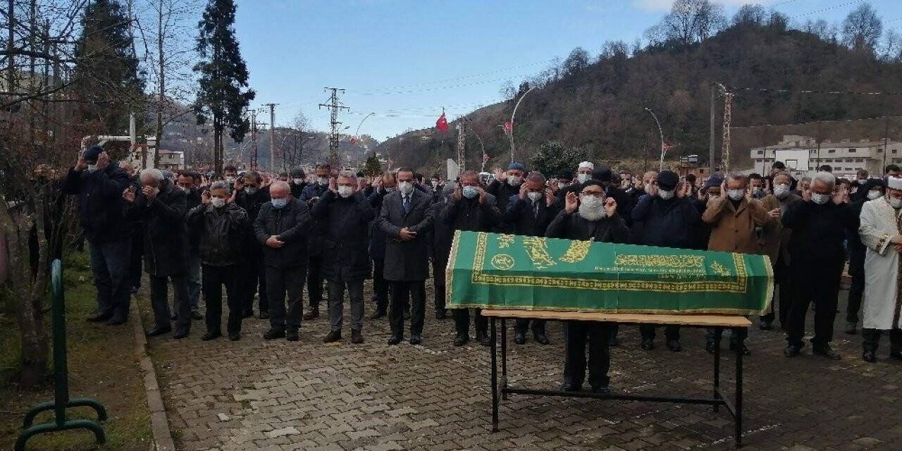 Rizeli hayırsever iş adamı Tahsin Usta, babası ve oğlu adına yaptırdığı okulda son yolculuğuna uğurlandı