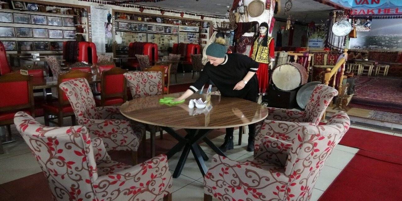 Kısıtlamanın kaldırıldığı Van’da esnaf hazırlıklarını tamamladı