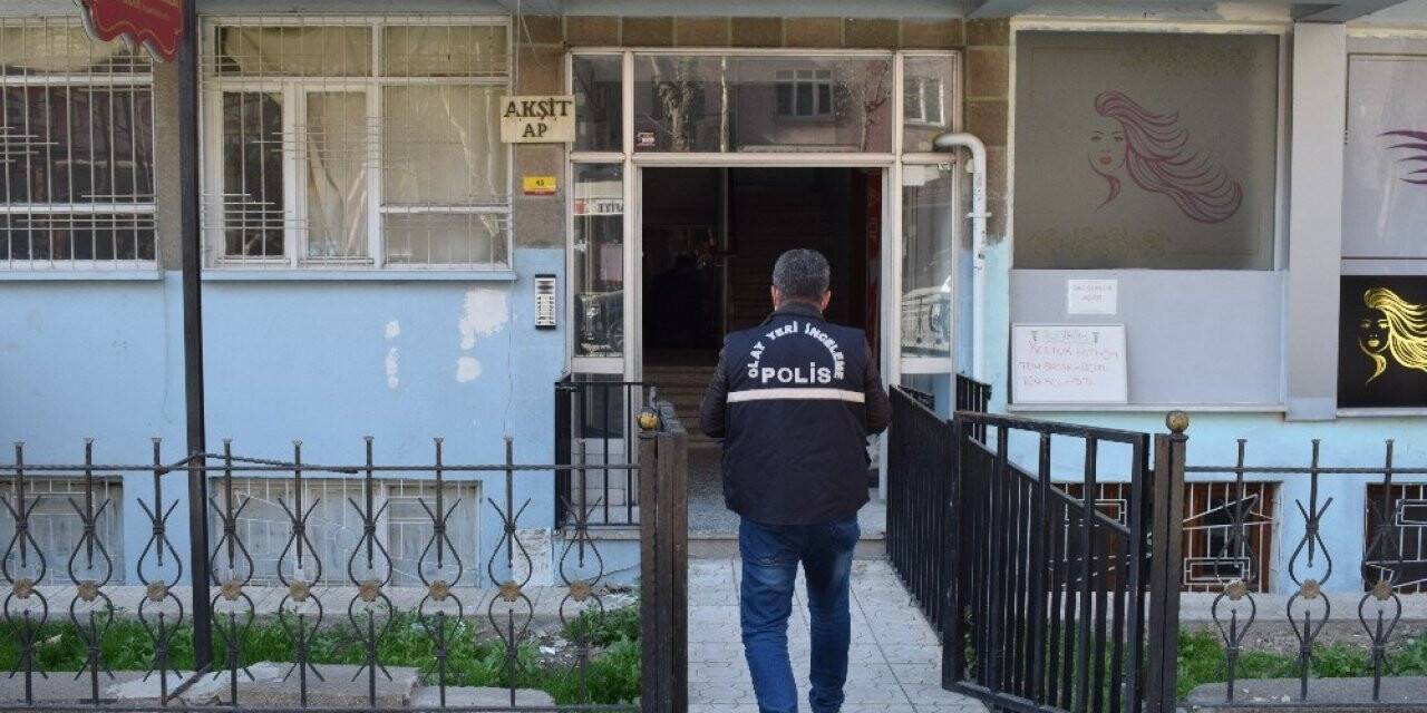Tartıştığı eski eşini bıçakla yaraladı