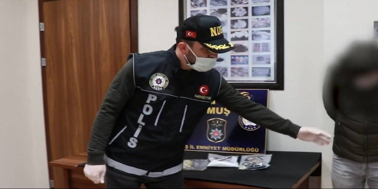 Midesinden 305 gram uyuşturucu çıktı