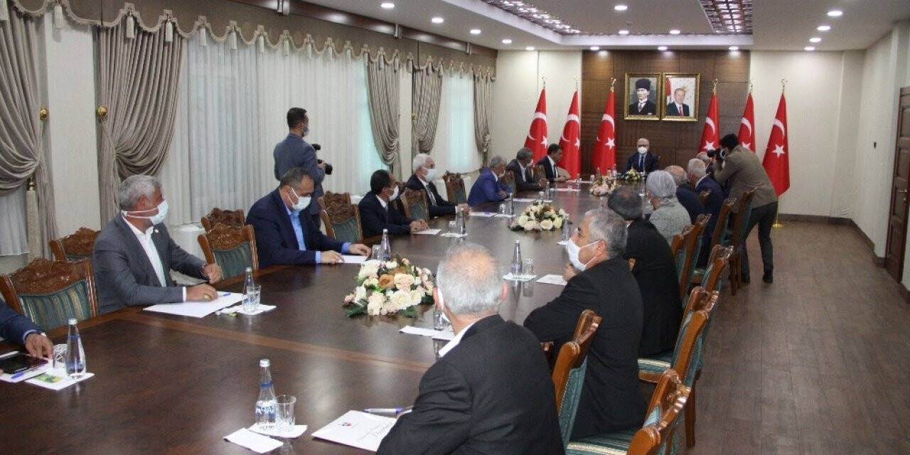 Diyarbakır Valisi Karaloğlu, esnaf oda başkanları ile bir araya geldi