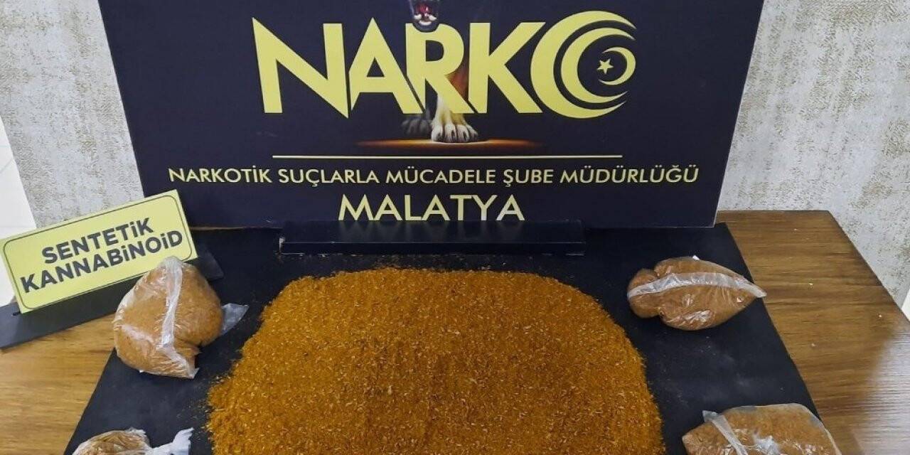 Sokak satıcılarına yönelik operasyonda 2 tutuklama