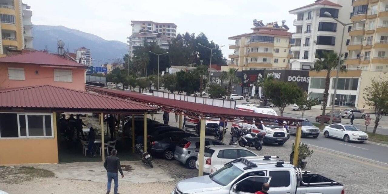 Oto galeriye silahlı saldırı: 1 ölü, 2 yaralı