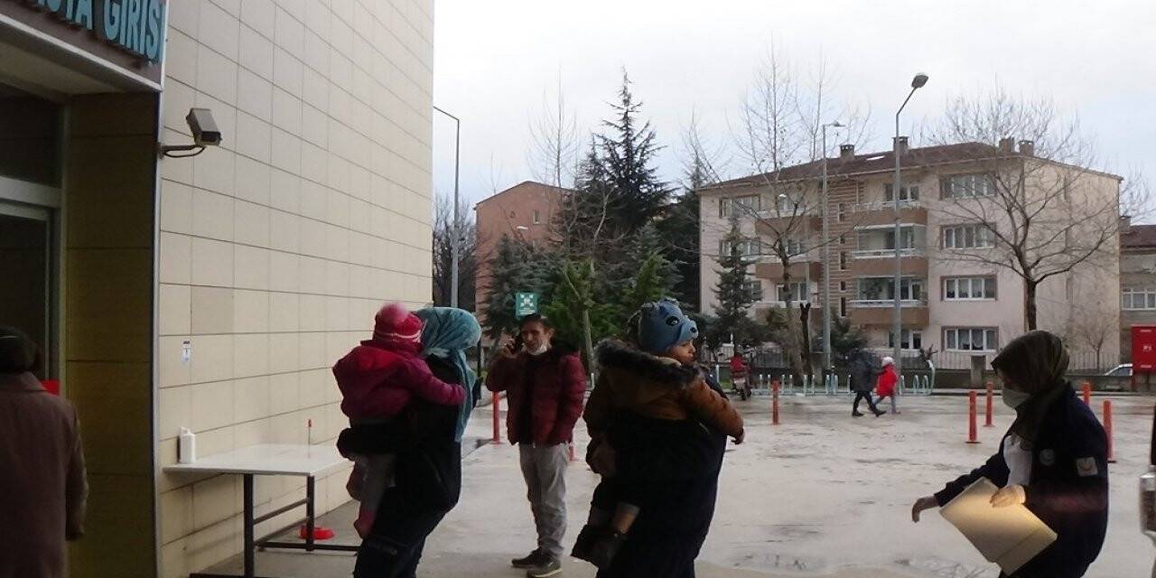 Su yerine tiner içen ikizler hastanelik oldu