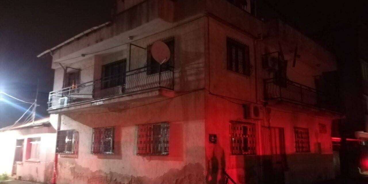 İzmir’de alevlere teslim olan evdeki yaşlı çifti komşuları kurtardı