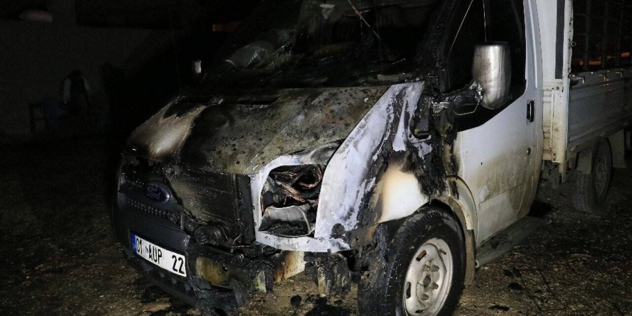 Adana’da bir kişi ağabeyinin kamyonetini kundakladı