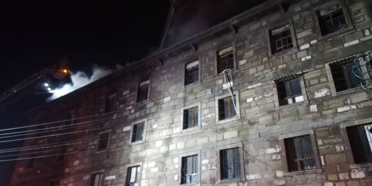 İzmir’de 4 katlı tekstil atölyesinde çıkan yangın söndürüldü