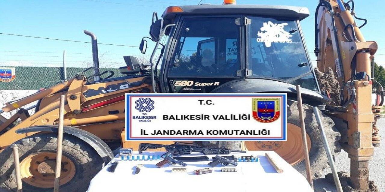 Jandarma ekipleri Karesi’de kaçak kazı yapan 8 kişiyi yakaladı