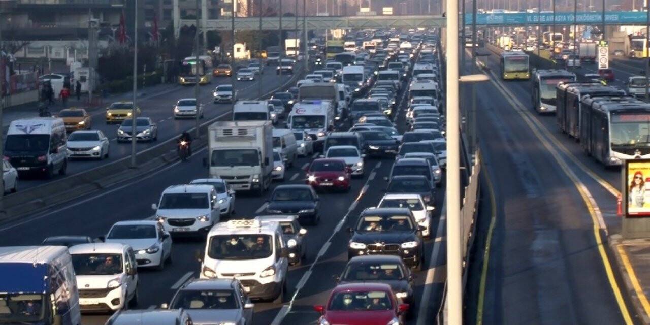 İstanbul trafiğinde ‘yerinde normalleşme’ hareketliliği