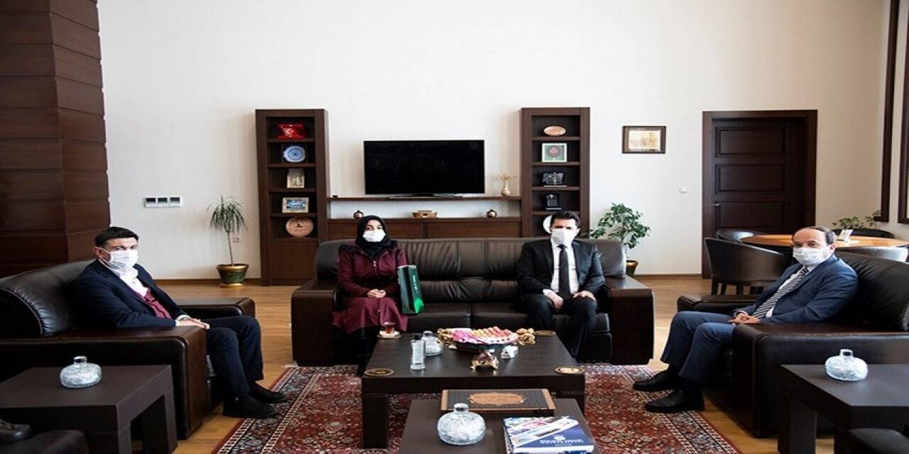 Yeşilay Erzurum Şubesi yönetiminden Rektör Çakmak’a ziyaret