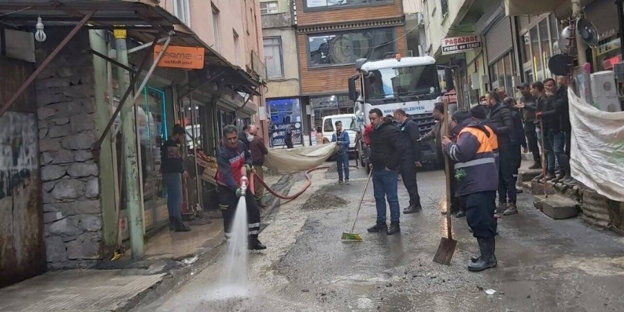 Hakkari Belediyesi ekipleri kirliliğe geçit vermiyor