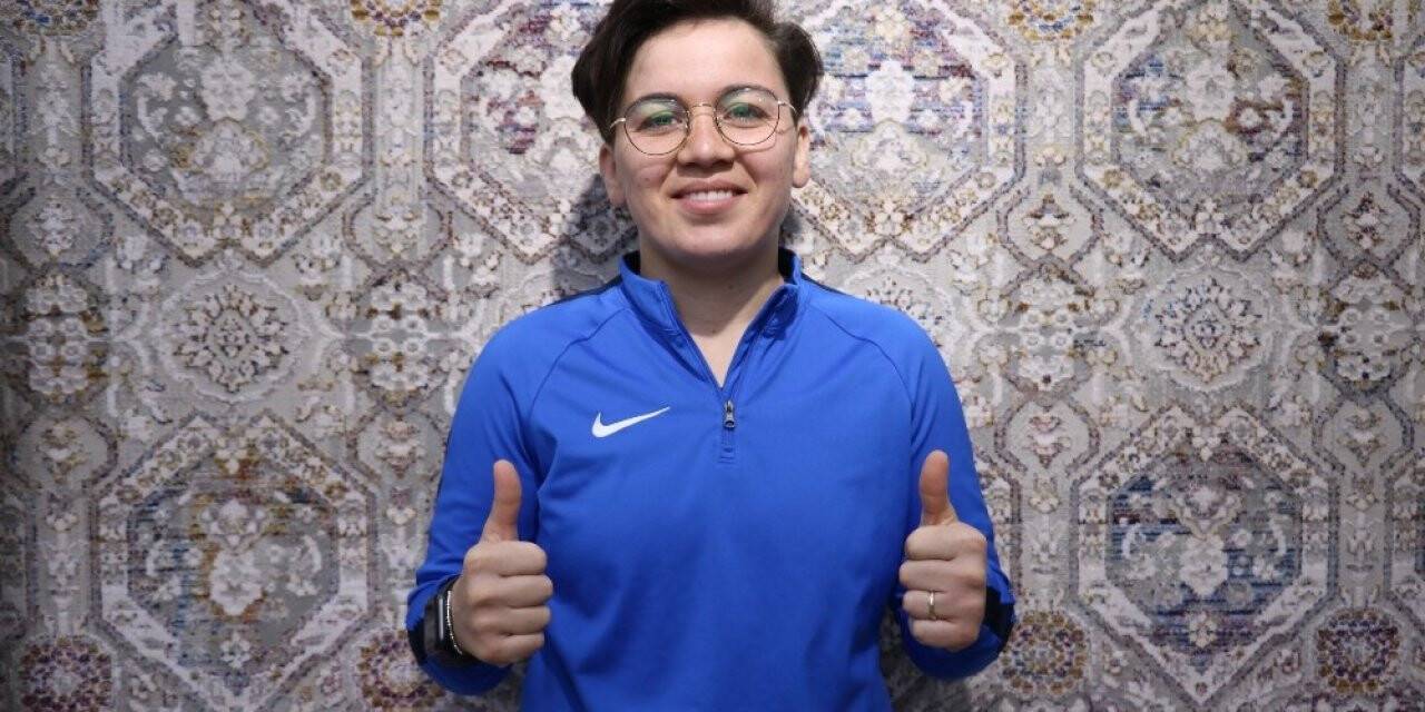 Başarısıyla kadın futboluna ışık tutuyor