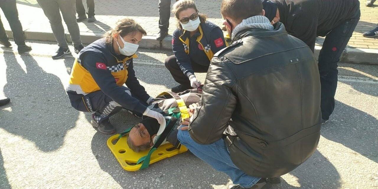 Araba çarpan babasını yerde yatarken görünce şoka girdi