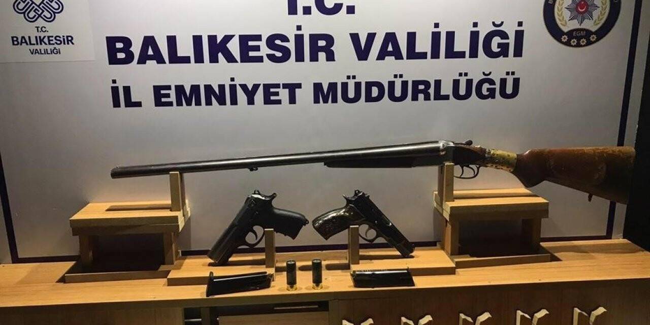 Balıkesir’de polis 17 aranan şahsı yakaladı
