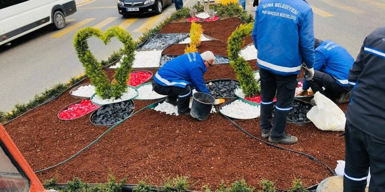 Soma’da yeşil alanlar ve caddeler peyzaj çalışmalarıyla yenileniyor
