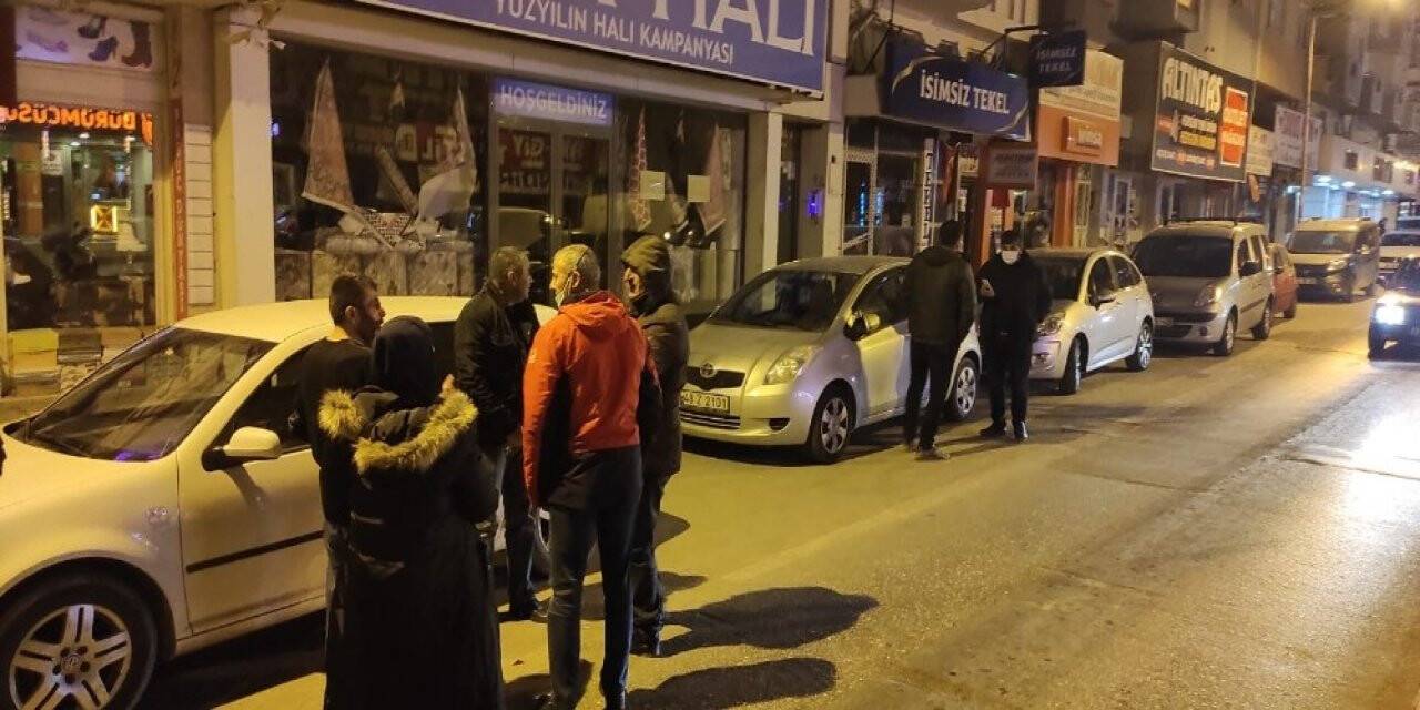 Kaza sesini duyarak evlerinden çıkan araç sahipleri büyük şok yaşadı