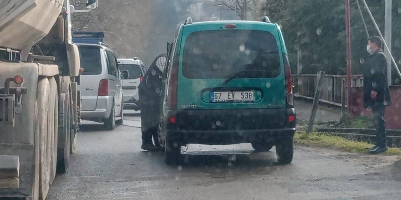 Küçük çaplı araç yangını paniğe neden oldu