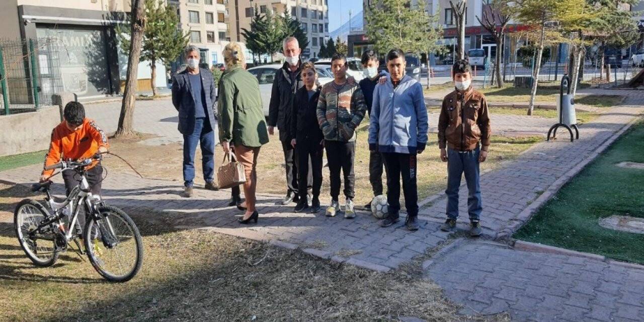 Gültepe’nin minikleri futbol sahası istedi